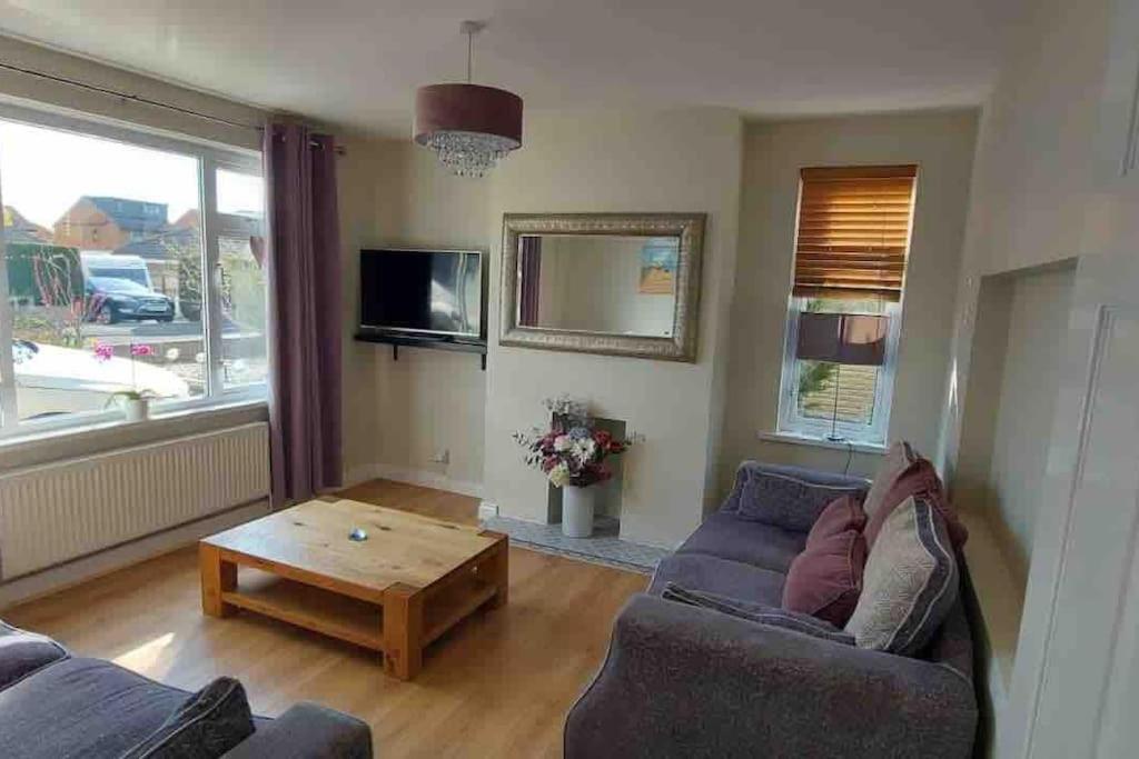 Modern 4 Bedroom House In Weymouth Sunny Corner Eksteriør billede