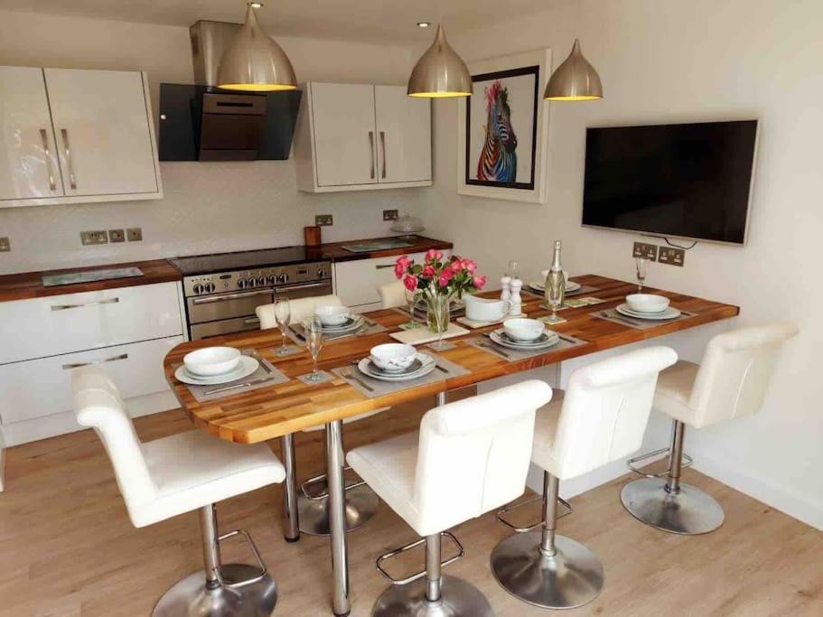 Modern 4 Bedroom House In Weymouth Sunny Corner Eksteriør billede